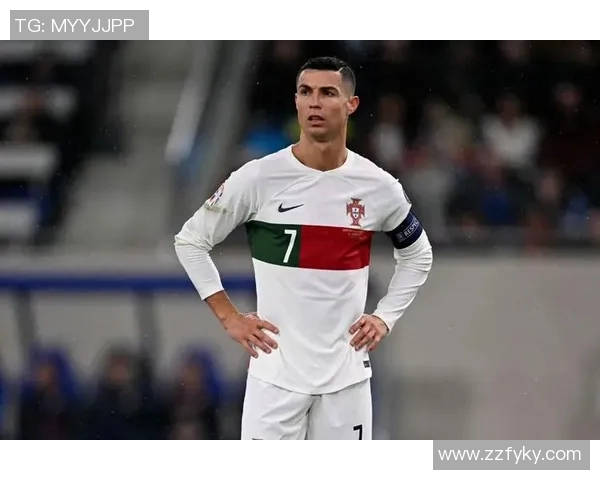 C罗最新主屏壁纸震撼上线 展现足球之王不凡风采