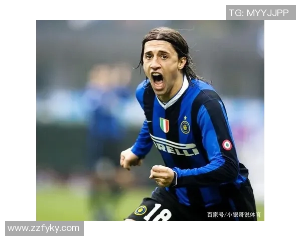 足球巨星风采集锦 专业球员形象宣传册设计解析