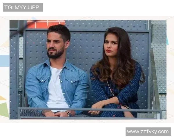 足球球星亲吻瞬间大揭秘：他们的爱情与荣耀如何交织成传奇